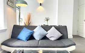 Modern Family Apartment Free Parking And Gym By Beach